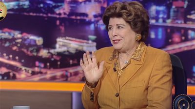 فريدة الزمر عن تكريمها من انتصار السيسي: حسيت كأن الدنيا بتحضني (فيديو)