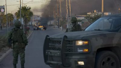 بسبب حادثة عمرها 10 أعوام.. متظاهرون يكسرون باب القصر الرئاسي في المكسيك 