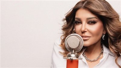 سميرة سعيد تقتحم خزانه مايكل جاكسون وتغني أمام الميكروفون