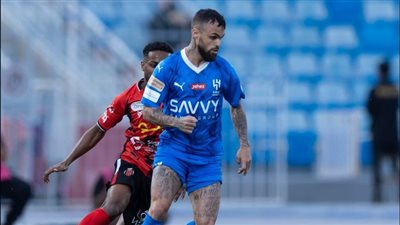 الرياض يتقدم بالهدف الأول ويضع الهلال في موقف صعب