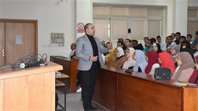 ندوة تثقيفية بالمنشآت التعليمية للإنتاج الحربي