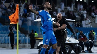 الهلال يضرب الرياض بثلاثية في الدوري السعودي