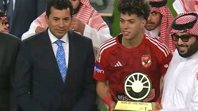 إمام عاشور يحصل على جائزة أفضل لاعب في نهائي كأس مصر