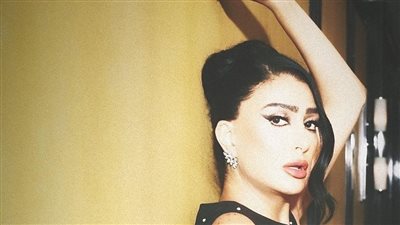 غادة عبدالرازق  تنافس عارضات الأزياء باللؤلؤ (صور)