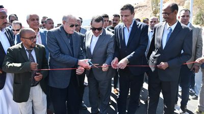 محافظ جنوب سيناء ورئيس الجهاز المركزي للتعمير يفتتحان أعمال تطوير الطريق الرئيسي بطابا
