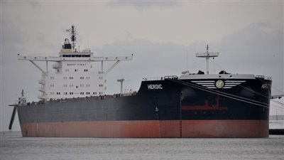 تداول 12 ألف طن مواد غذائية و430 سيارة بموانئ بالبحر الأحمر