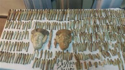  ضبط 3 عناصر إجرامية بحوزتهم 437 قطعة أثرية 