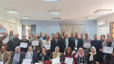 مدير تعليم نجع حمادي يكرم مديري المدارس ورؤساء وأعضاء الأقسام 