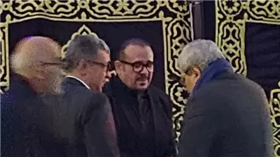 هشام عباس أول الحاضرين في عزاء طارق الكاشف 