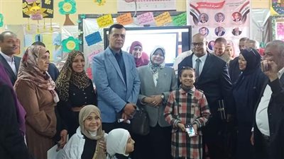 مدير تعليم قنا يفتتح معرض الأنشطة التربوية بمدرسة قفط الثانوية 