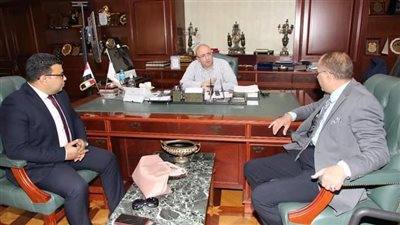 محافظ بني سويف يشيد بمبادرة البنك الزراعي المصري لدعم للأسر 