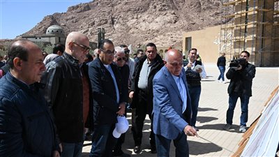 رئيس الوزراء يتفقد المنطقة السكنية بالزيتونة بمدينة سانت كاترين  