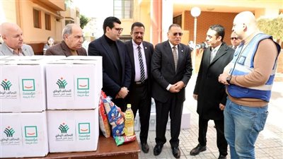 محافظ الشرقية يشهد توزيع 40 ألف صندوق حماية مجتمعية للأسر الأكثر إحتياجاً 