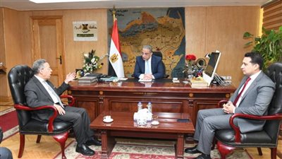 محافظ الفيوم يستقبل النقيب العام لأطباء مصر 