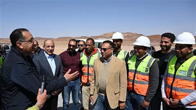 رئيس الوزراء يجرى حوارا مع العاملين بمشروع تطوير وتوسعة مطار سانت كاترين    