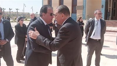 محافظ الشرقية يُؤدي واجب العزاء والمواساة في والد وزير الصحة 