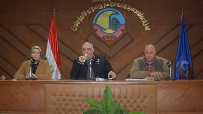 سكرتير عام البحيرة يناقش المستحقات المالية الخاصة للرصف الإنتاجي