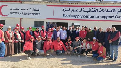 محافظ شمال سيناء يتفقد مركز الإمداد الغذائي بالشيخ زويد