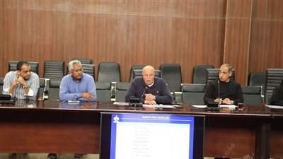 سكرتير عام البحرالأحمر يلتقي بملاك محلات سوق البركة القديم