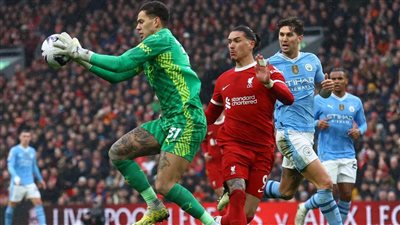 اندرسون يخرج مصابا في مباراة ليفربول ومانشستر سيتي