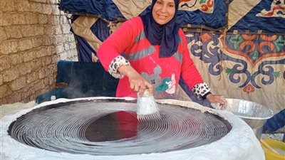 سماح.. أشهر صانعة كنافة بالقليوبية