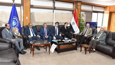 ندوة بجامعة القناة لعرض برامج المنح والتمويل المتاحة للطلاب 