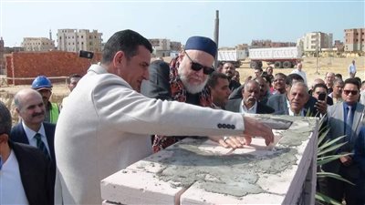 رئيس جهاز بني سويف الجديدة  يضع حجر الأساس لمدرسة صلاح الدين الدولية