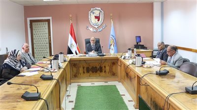 رئيس جامعة سوهاج يترأس لجنة اختيار المرشحين لمنصب عميد كلية التربية الرياضية