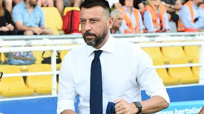 ليتشي الإيطالي يطرد مدربه بعد الاعتداء علي مهاجم فيرونا