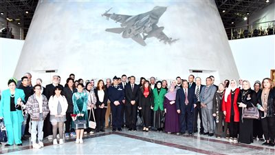 القوات الجوية تنظم احتفالية (يوم الوفاء) لتكريم عدد من أسر الشهداء 