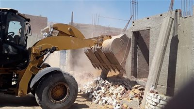 إزالة التعديات على الأراضي الزراعية بطامية في الفيوم 