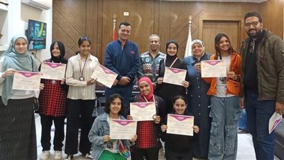 لحصولهم على مراكز متقدمة.. وكيل تعليم قنا يكرم أبطال المدارس