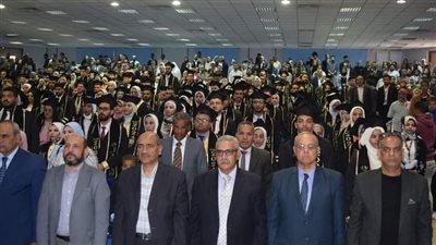 نقيب الأطباء يشهد حفل تخرج الدفعة العاشره لطلاب كلية طب جنوب الوادي 
