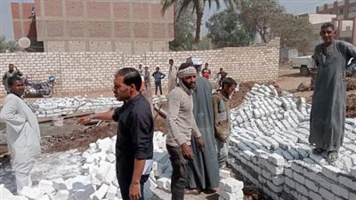 إزالة حالتى تعدي على الأراضي الزراعية بقرية أبو مناع غرب بدشنا