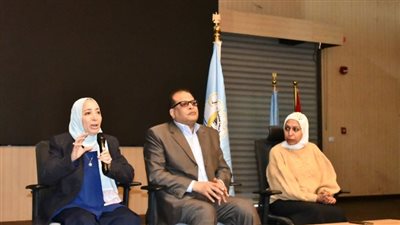 رئيس جامعة القناة: إدارة الوقت وتكنولوجيا التعليم تحديات تواجه الطلاب الجدد 