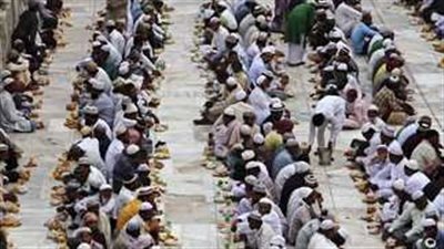 موائد الرحمن الرمضانية .. أصلها في التاريخ الإسلامي ومتى بدأت في مصر