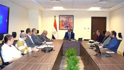 الجزار يتابع التكليفات الصادرة عن اجتماع رئيس مجلس الوزراء بشأن التصنيع المحلي