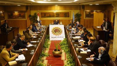 محافظ الغربية يجتمع برؤساء المراكز والمدن لمناقشة الموقف التنفيذي للمشروعات لتذليل المعوقات