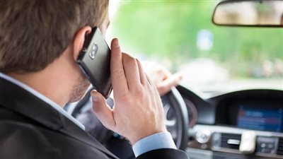 تحرير 420 مخالفة التحدث في الهاتف المحمول أثناء القيادة بالمحافظات 