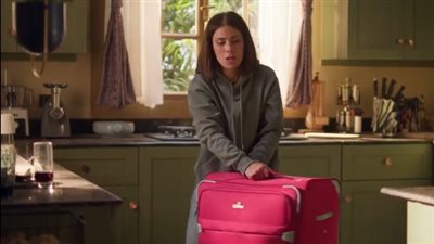 مسلسل لحظة غضب| حقيبة سفر وأكياس قمامة.. صبا مبارك تتخلص من محمد فراج 