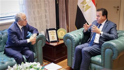 بحث  تعزيز التعاون بين مصر والمملكة المغربية  في القطاع الصحي