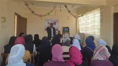 ندوة توعوية لاعضاء أندية الفتاه بمركز شباب نجع صفر بفرشوط