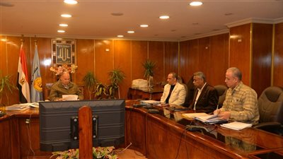 محافظ أسيوط يؤكد ضرورة إجراء صيانة دورية للعبارات النهرية 