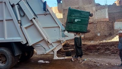 أسيوط: رفع 520 طن قمامة خلال حملات نظافة وتسوية طرق بـ 3مراكز