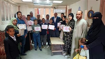 مدير تعليم ابوتشت يكرم الطلاب والمنسقين المشاركين في معرض العلوم والهندسة ايسف 