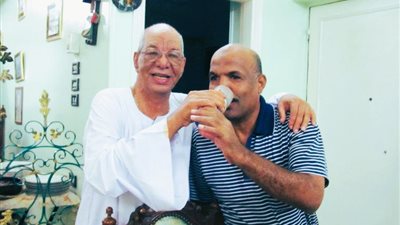 مسلمون على مائدة إفطار قبطي.. ما يروّيه ضيوف «صفـوت البطـطي»