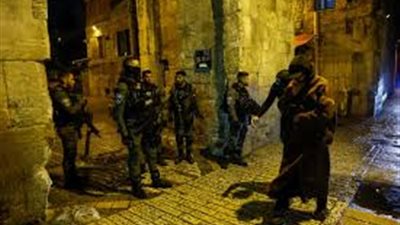 تواصل اشتباكات المصليين والمستوطنين عند المسجد الأقصى 