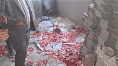 ضبط ٨٠٠ عبوة صلصة غير مدون عليهم تاريخ الصلاحية