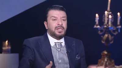 مصطفى كامل يكشف سر صراخه في نجل حلمي بكر بعد وفاة والده(فيديو)