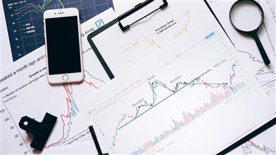 المتداول الأجير والمستقل.. تعرف على الفرق بينهما